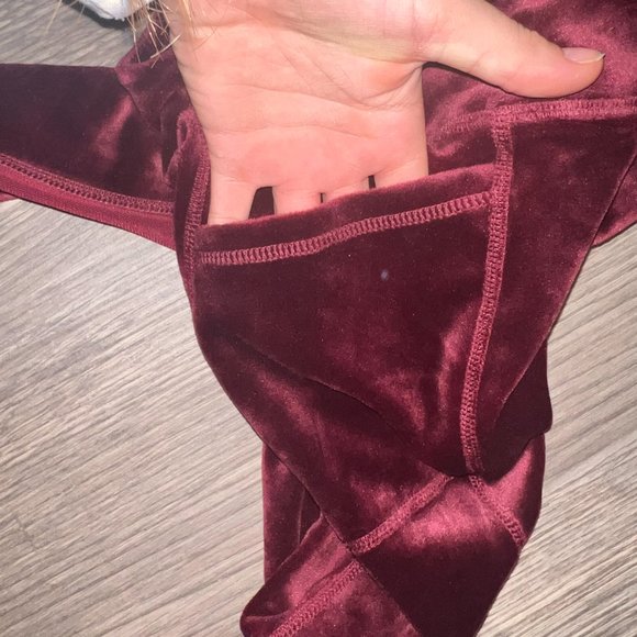 JILLY YOGA KIDS (Girls) Velvet sweat set (like the ivivva for kids) - Picture 6 of 10